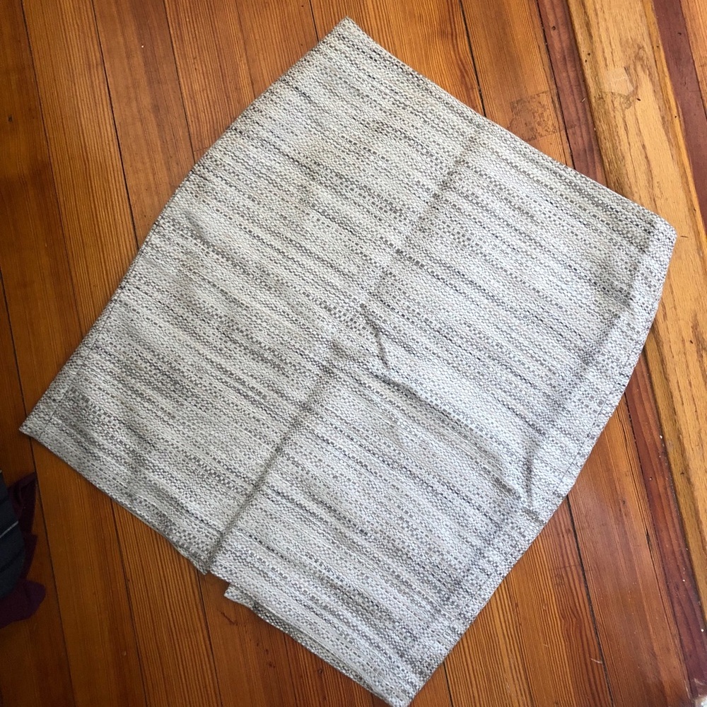 Neutral Colored pencil skirt, perfect for summer
